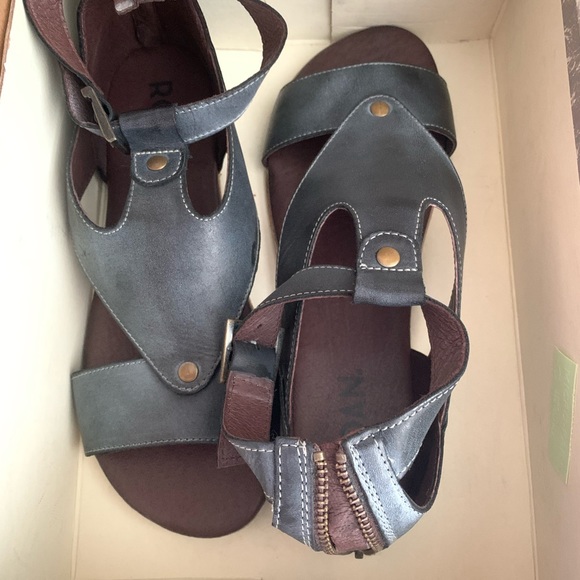 Roan Sandals Sz10M NIB - Picture 3 of 5